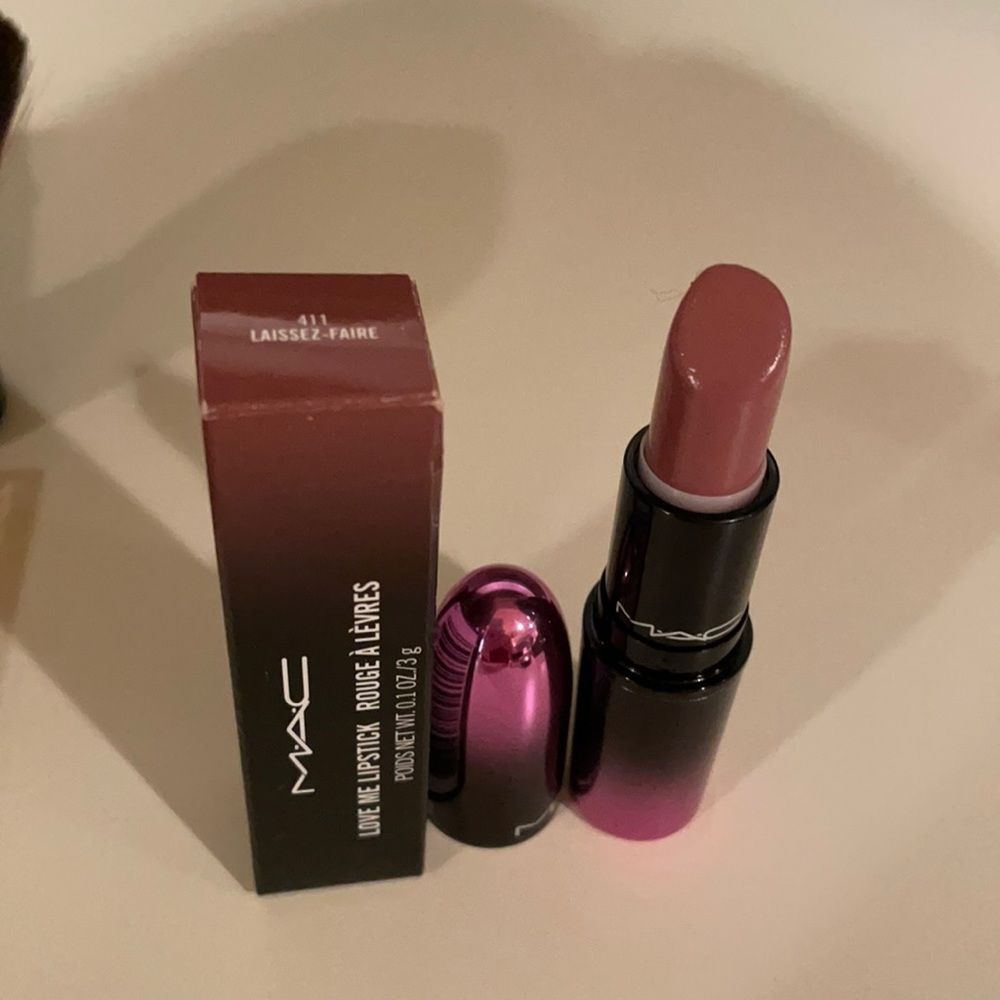 MAC Love me lipstick Laissez-Faire 411